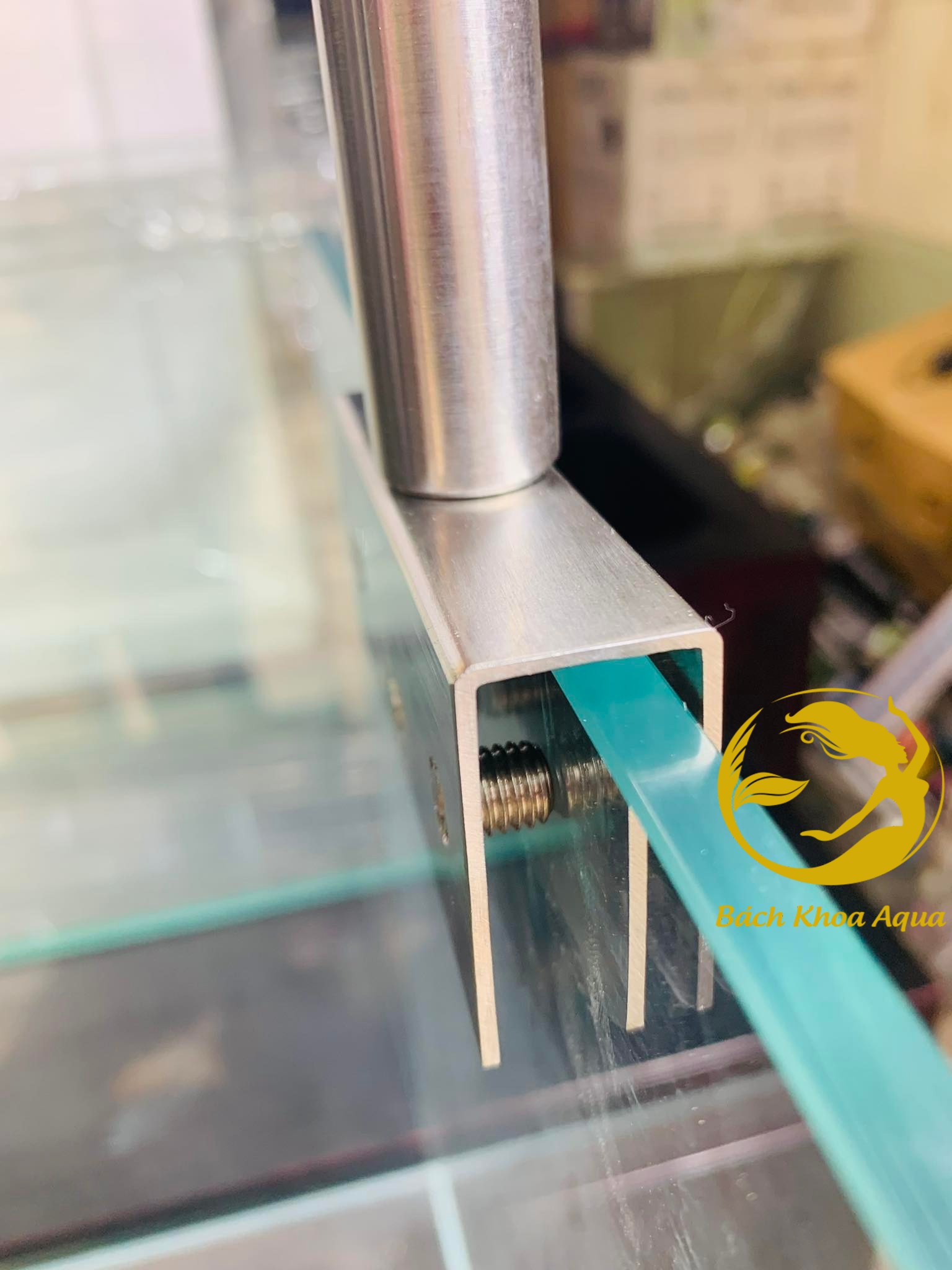 Giá treo đèn Inox chữ L (kẹp sau) và chữ U (kẹp ngang) bể